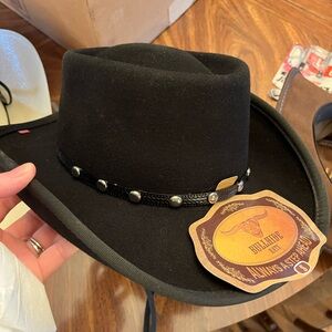 Bullhide unchained, cowboy hat